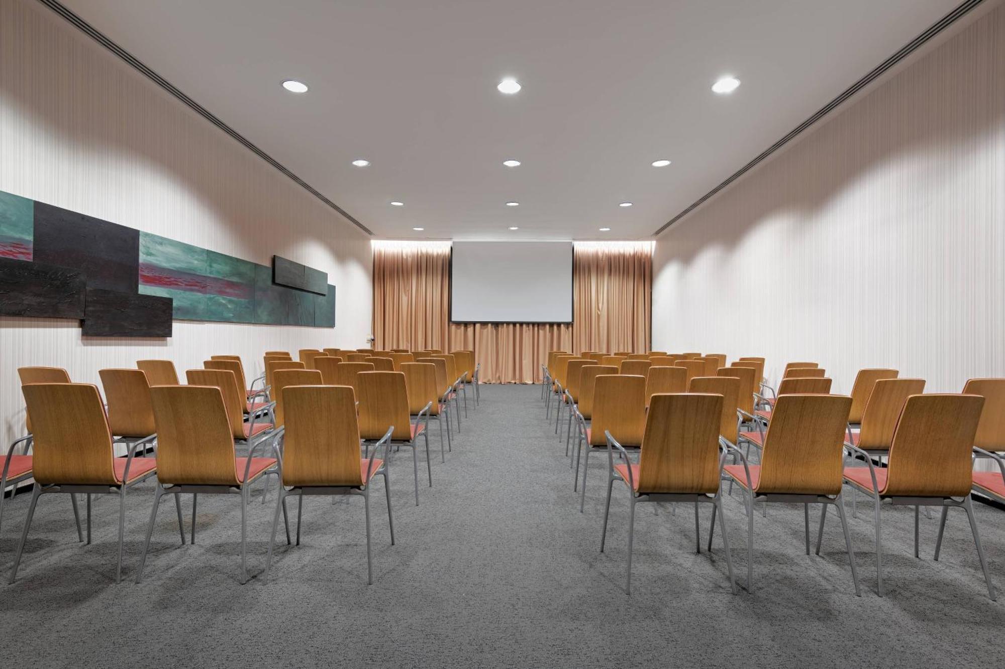 Hotel Ac Forum By Marriott 4*